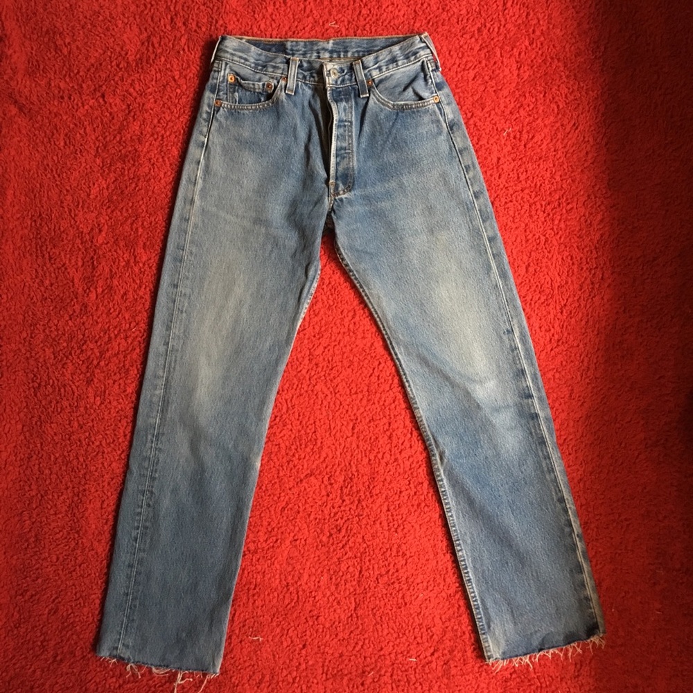 Sold🔥VINTAGE CROPPED LEVIS 🔥